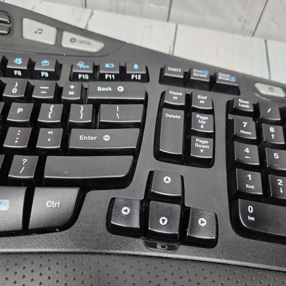 Logitech MK550 Wireless Keyboard and Mouse Combo Black Ergonomic Comfort Tested